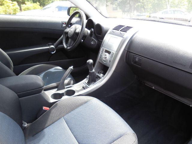 Scion tC 2005 photo 18