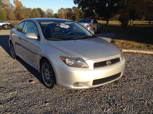 Scion tC 2005 photo 1