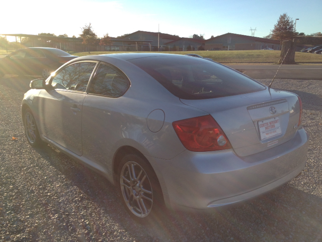 Scion tC 2005 photo 2