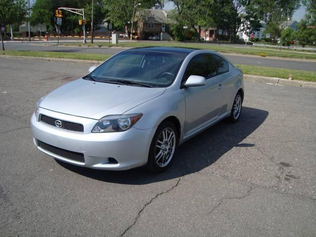 Scion tC 2005 photo 2