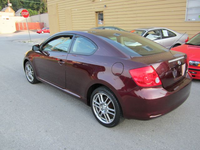 Scion tC 2005 photo 1