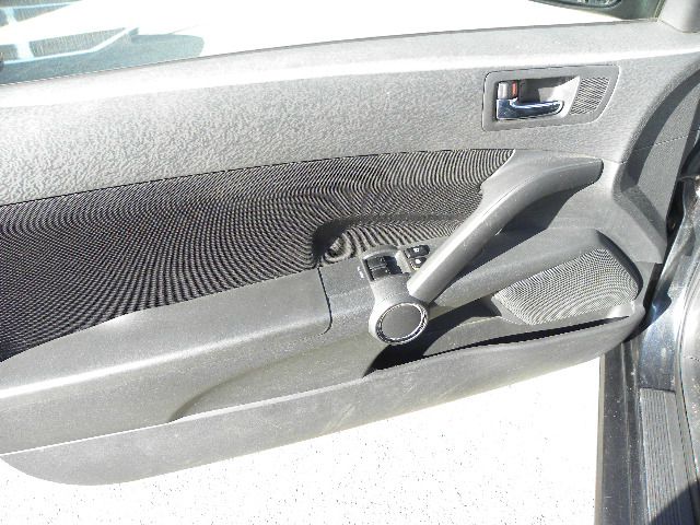 Scion tC 2005 photo 1