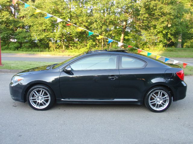 Scion tC 2005 photo 1
