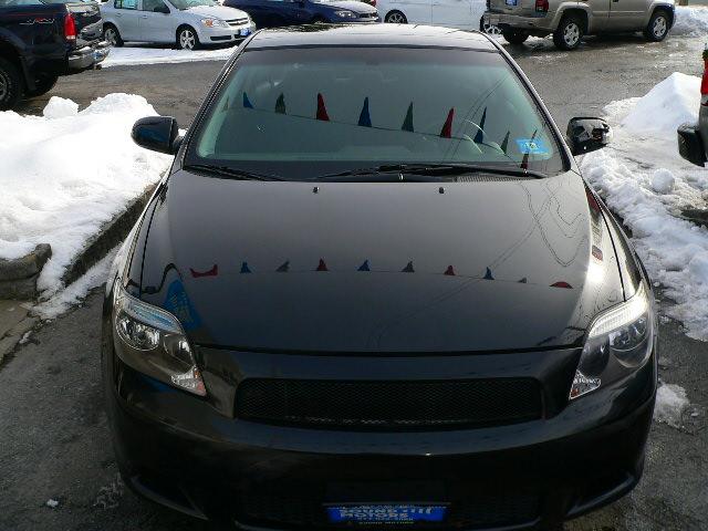 Scion tC 2005 photo 1