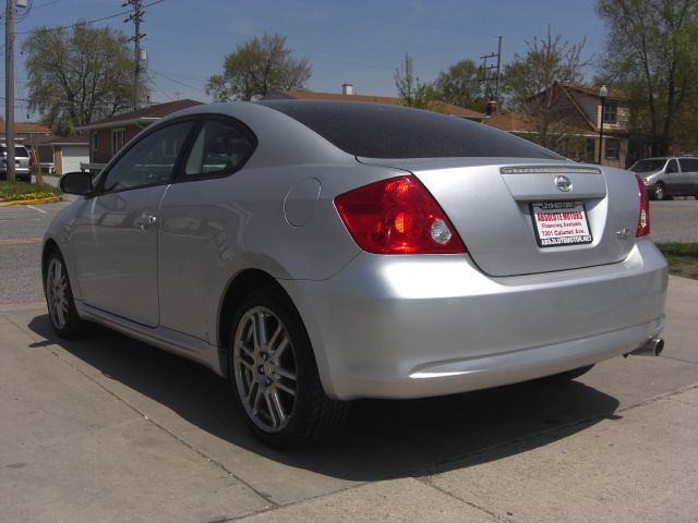 Scion tC 2005 photo 1