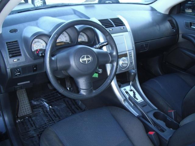 Scion tC 2005 photo 2