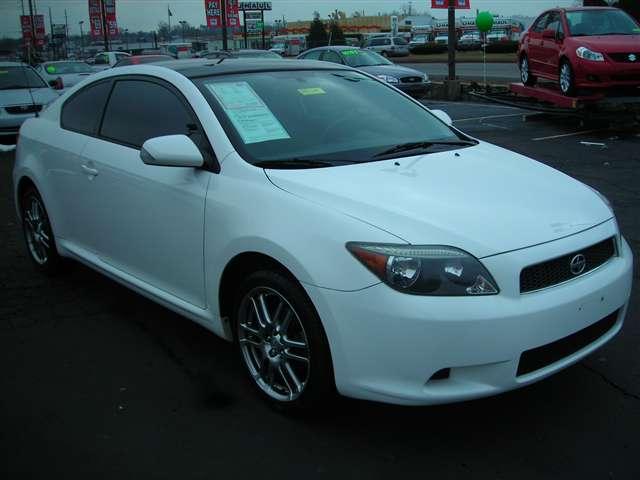 Scion tC 2005 photo 2