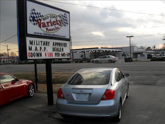 Scion tC 2005 photo 2