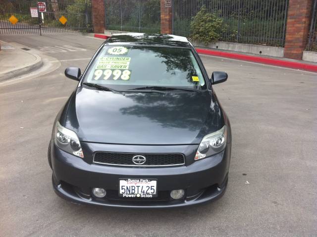 Scion tC 2005 photo 1