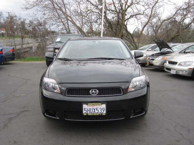Scion tC 2005 photo 1