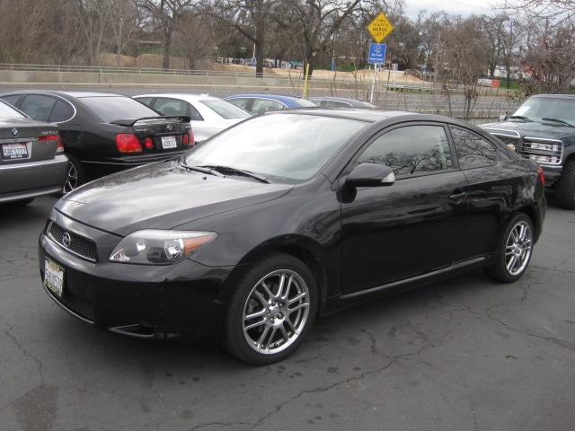 Scion tC 2005 photo 2