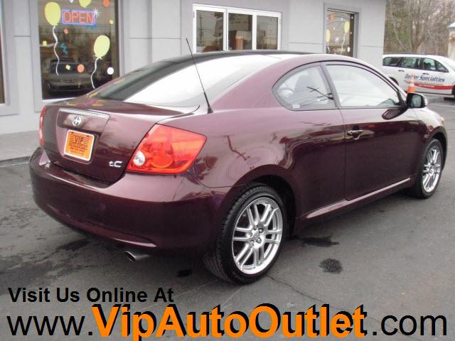 Scion tC 2005 photo 2