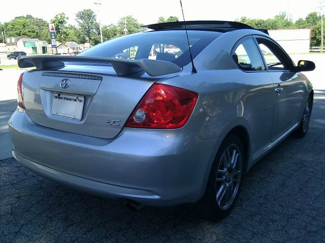 Scion tC 2006 photo 1