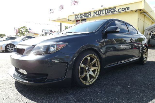 Scion tC 2006 photo 1