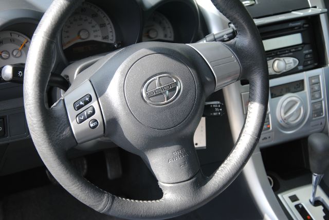 Scion tC 2006 photo 2