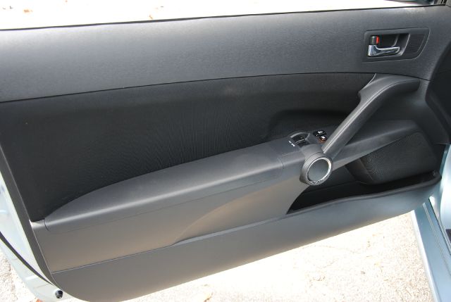 Scion tC 2006 photo 4