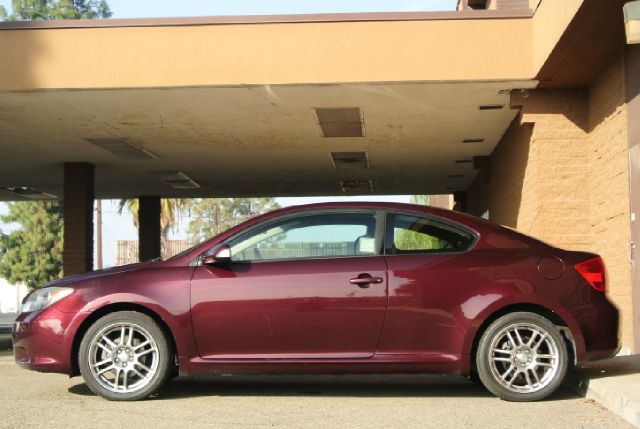 Scion tC 2006 photo 2