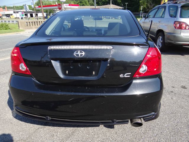 Scion tC 2006 photo 2