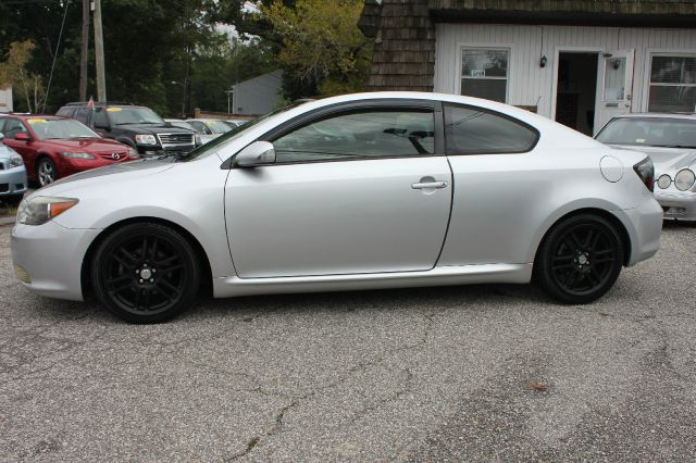 Scion tC 2006 photo 2