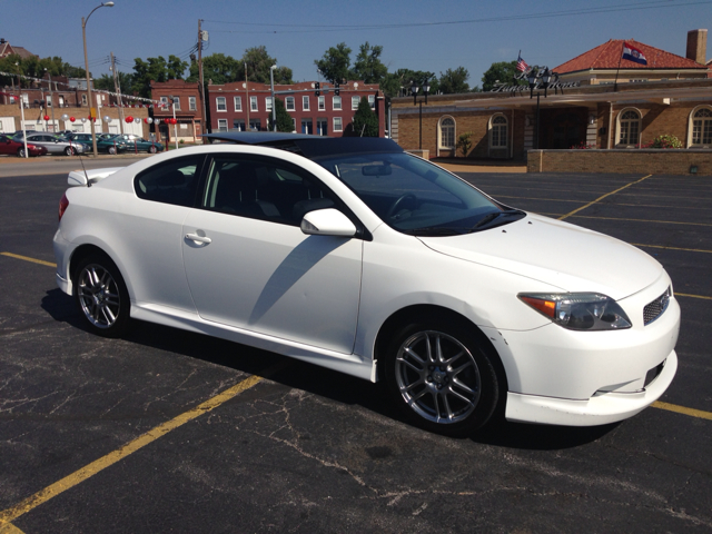 Scion tC 2006 photo 2