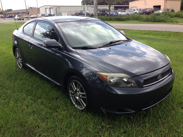 Scion tC 2006 photo 2
