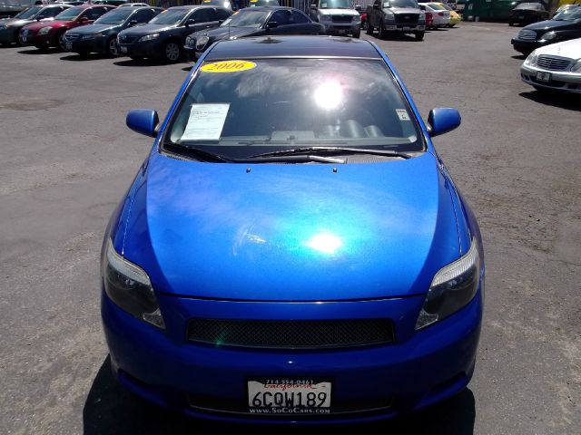 Scion tC 2006 photo 2