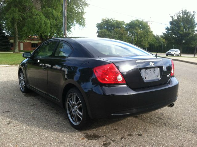 Scion tC 2006 photo 2