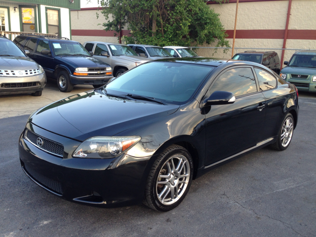 Scion tC 2006 photo 2