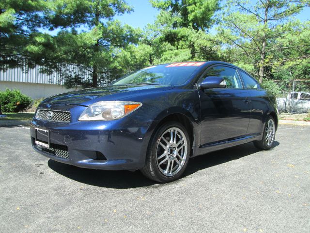 Scion tC 2006 photo 2