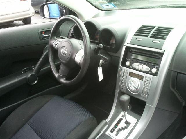 Scion tC 2006 photo 2