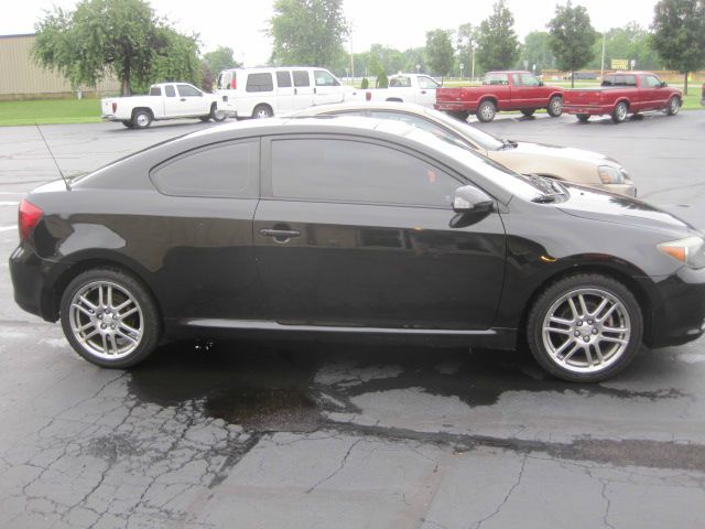 Scion tC 2006 photo 2