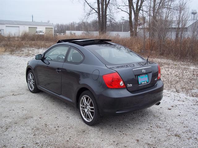 Scion tC 2006 photo 2