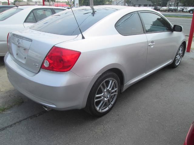 Scion tC 2006 photo 2