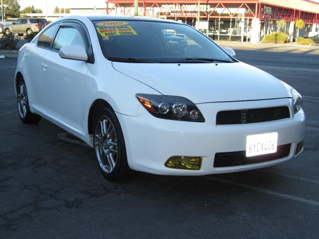Scion tC 2009 photo 2