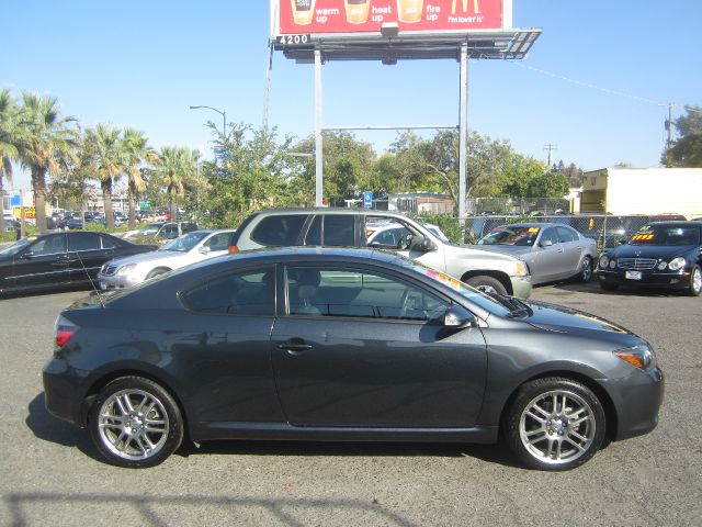 Scion tC 2010 photo 2