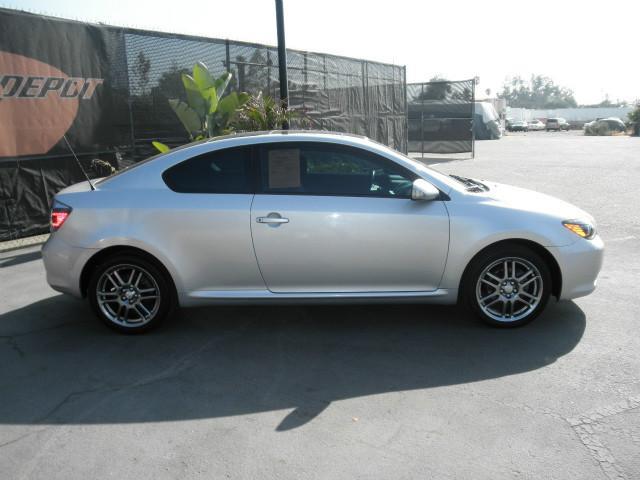 Scion tC 2010 photo 2