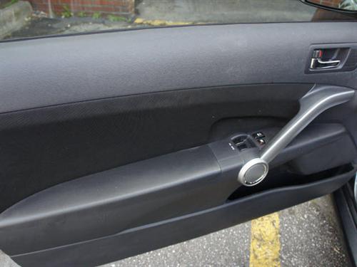 Scion tC 2010 photo 2