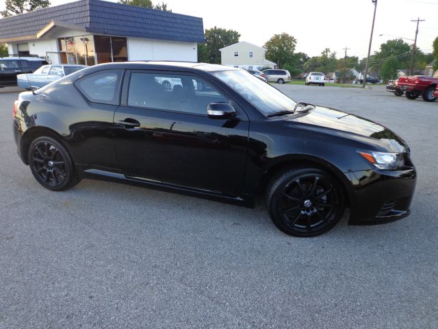 Scion tC 2011 photo 2