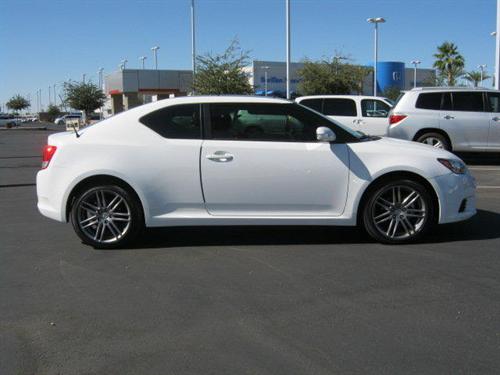 Scion tC 2011 photo 2