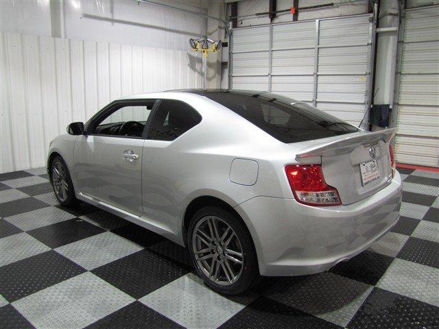 Scion tC 2011 photo 4