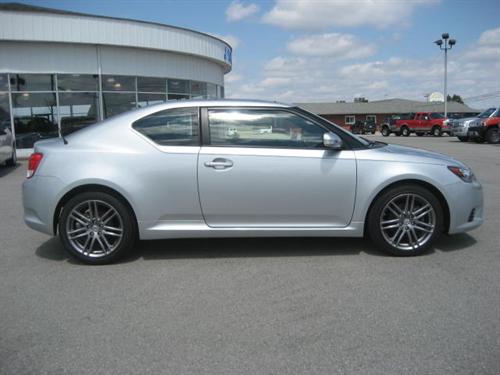 Scion tC 2011 photo 2