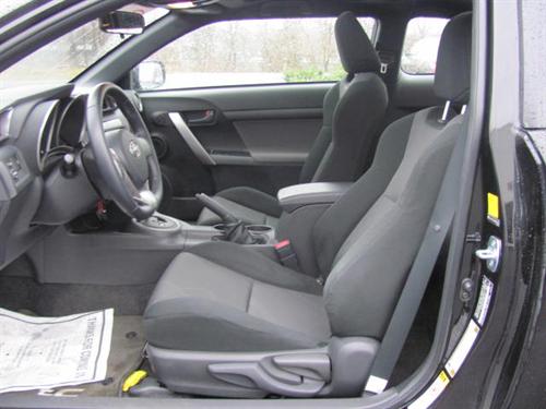 Scion tC 2011 photo 2