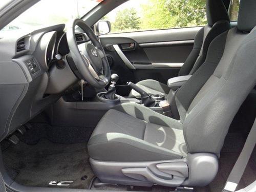 Scion tC 2011 photo 2