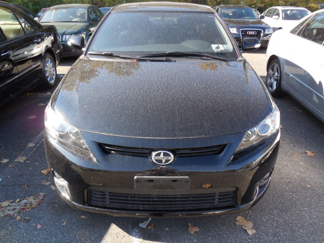 Scion tC 2011 photo 2