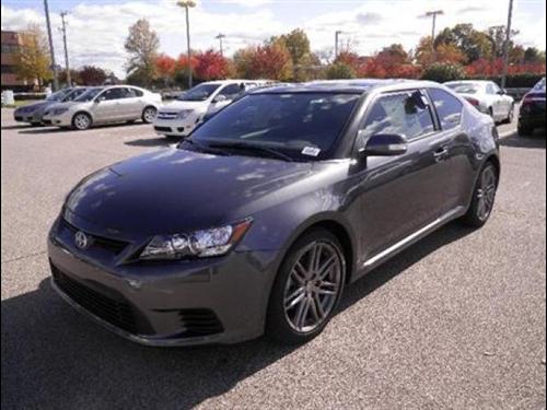 Scion tC 2011 photo 2
