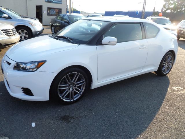 Scion tC 2011 photo 2