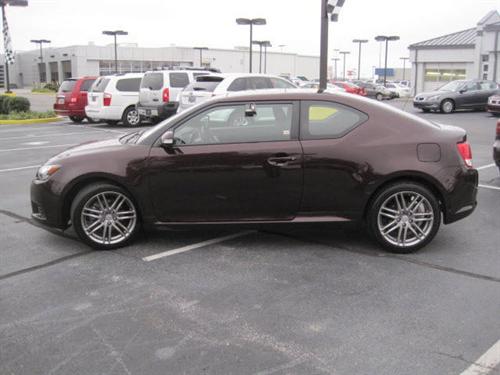 Scion tC 2011 photo 2