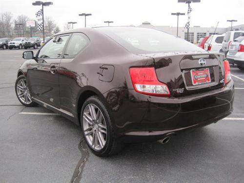 Scion tC 2011 photo 3