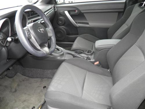 Scion tC 2011 photo 2