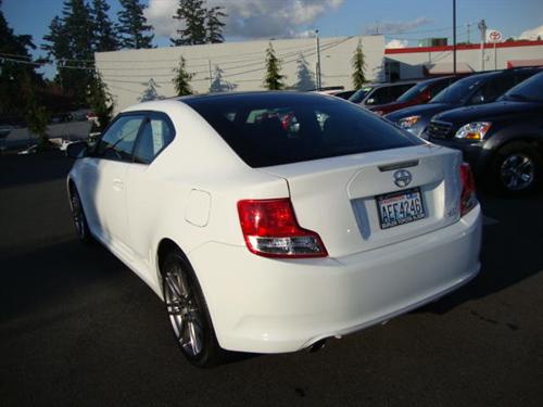 Scion tC 2011 photo 3
